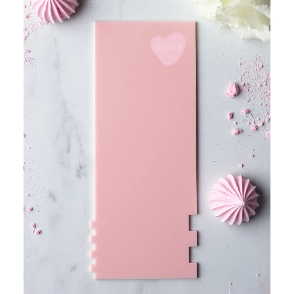 Packa do tortów - Miniowe Love - Niskie paski 19,5 cm