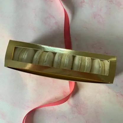 Pudełko na 5-6 makaroników z okienkiem - Złote 18x4,8x4,8 cm