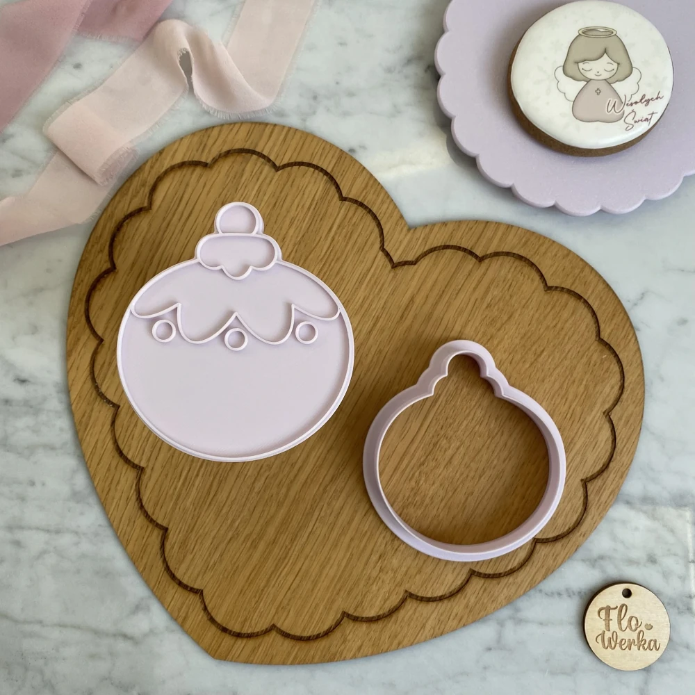 Świąteczna Wykrawaczka 3D ze Stemplem „Bombka” 9 cm – FloWerka