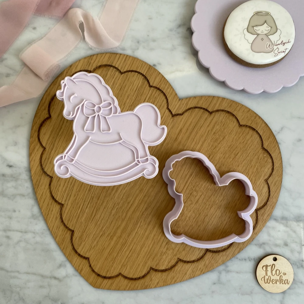 Świąteczna Wykrawaczka 3D ze Stemplem „Konik na biegunach” 9 cm – FloWerka