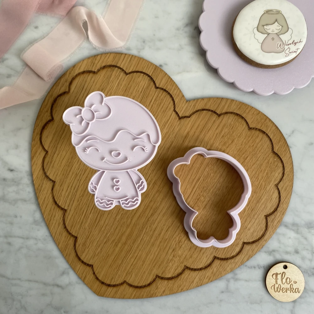 Świąteczna Wykrawaczka 3D ze Stemplem „Lukrowana Pierniczkowa Pani” 9 cm – FloWerka