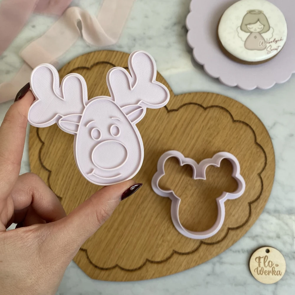 Świąteczna Wykrawaczka 3D ze Stemplem „Głowa Renifera” 9 cm – FloWerka