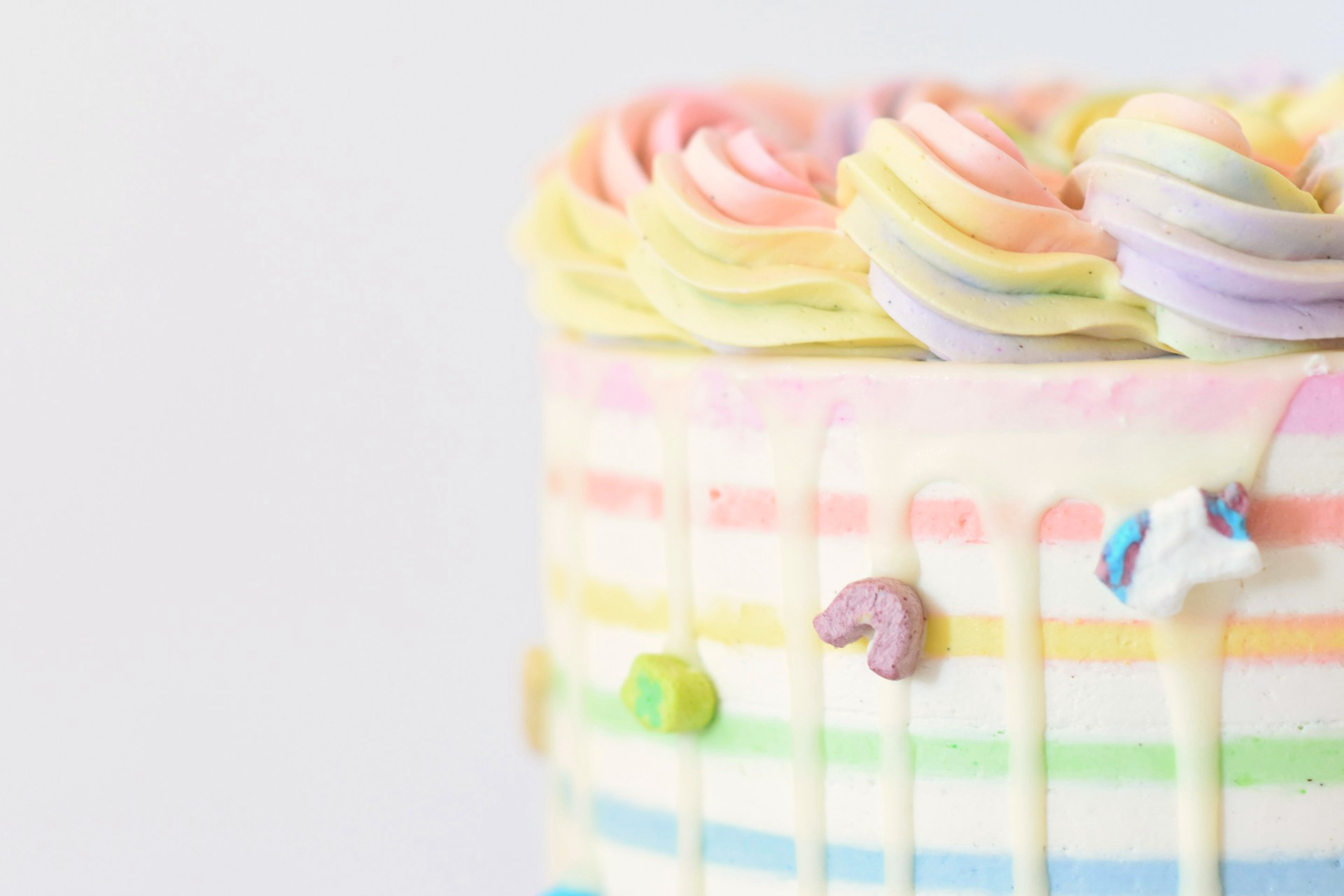 Jak i czym zabarwić tynk do tortu? Skuteczne metody