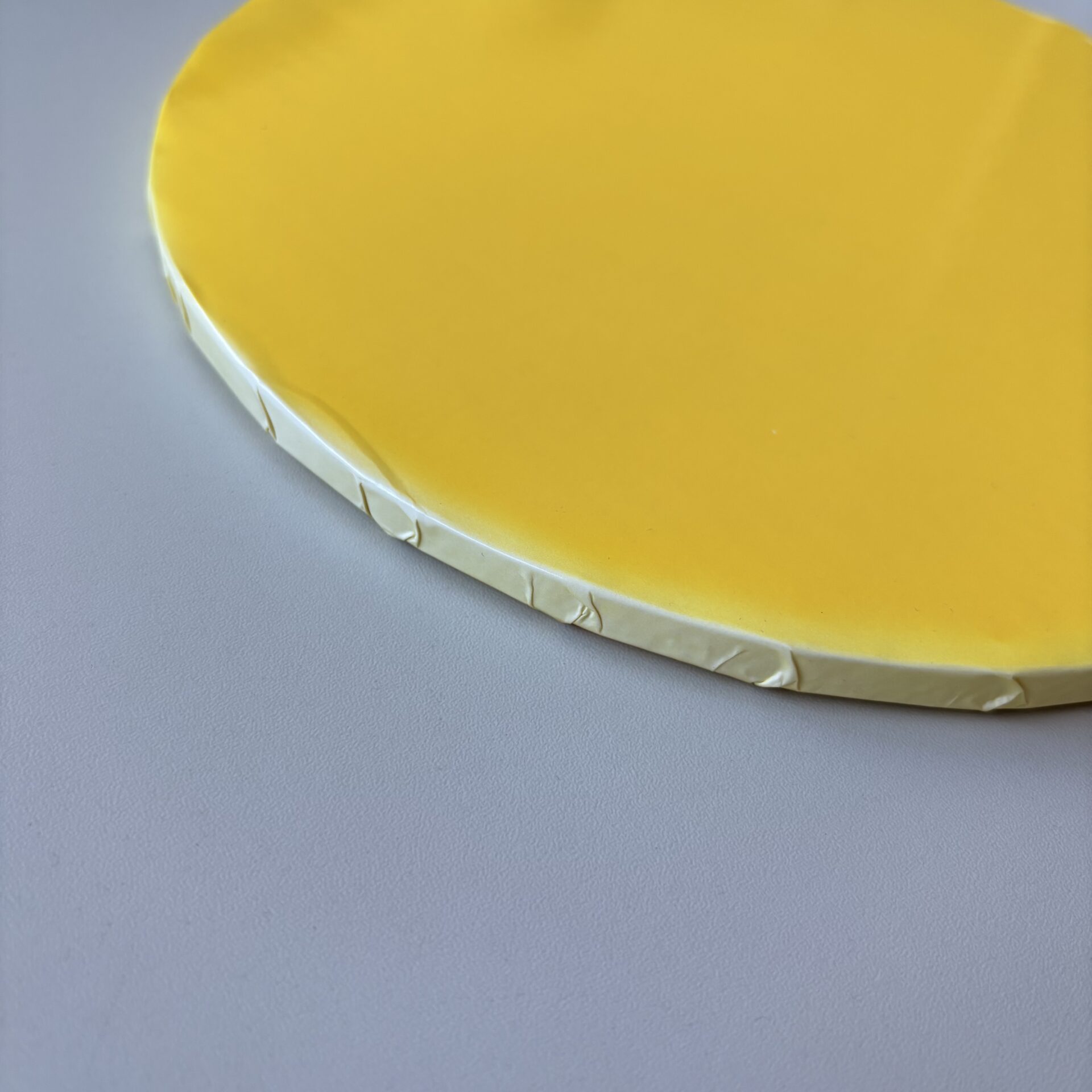 Podkład pod tort okrągły Żółty Ø 25 cm, h 1 cm - PC Julita (OUTLET) - obrazek 2