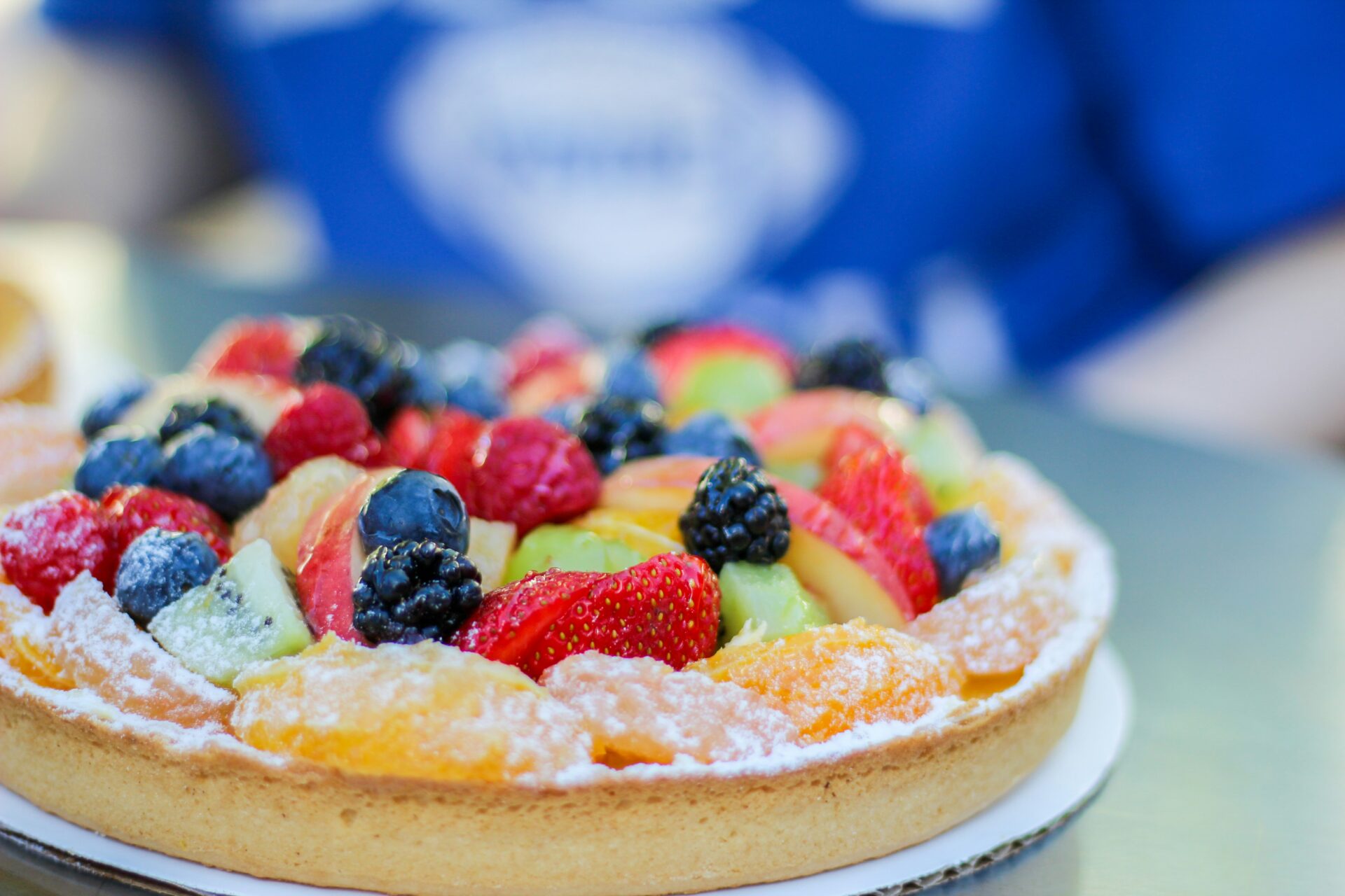 Tarta z owocami – najlepsze pomysły na letnie wypieki